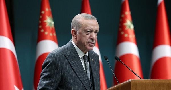 Erdoğan, "Önceki akşam geç saatlerde CHP Genel Başkanı yaptığı açıklama ile bizim ömrümüzü verdiğimiz mücadele neticesinde çözdüğümüz başörtüsü meselesiyle ilgili güya günah çıkarıyor." sözleriyle Kılıçdaroğlu'na seslenmişti.