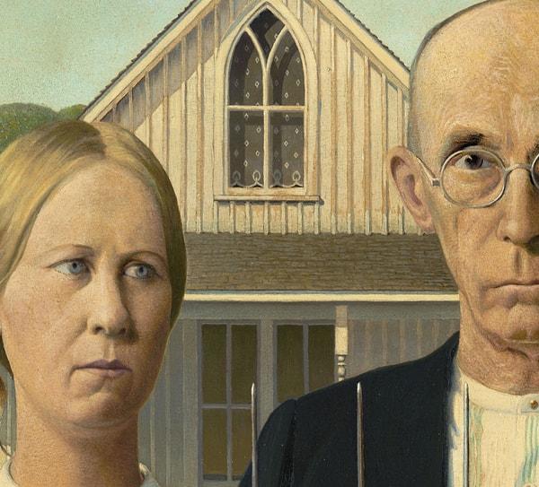 Bir adam ve kadının, evlerinin tam önünde durarak poz vermeleri önemsiz bir detay değil, ressam için Amerikalı insanların evlerini kendilerinin bir parçasıymış, uzantısıymış gibi görmelerini temsil ediyor.