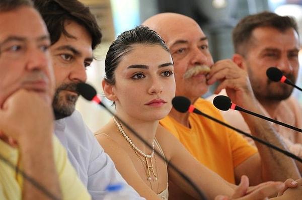 Festivalin ikinci gününde Onur Ünlü'nün yönetmenliğini yaptığı Bomboş filmi, Atatürk Kültür Merkezi Aspendos Salonu'nda ilk gösterimine çıktı.