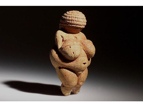 1. Willendorf Venüsü