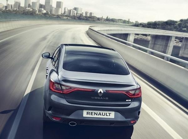 Renault Megan, 1995 yılından beri uygun fiyatı ve gelişmiş özellikleriyle sürücülere sunuluyor.