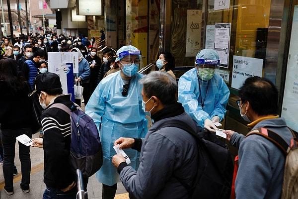 Pandemiden önce Hong Kong popüler bir turizm merkeziyken, Covid-19 salgınından dolayı turizmde büyük bir düşüş yaşadı. Hükümet turizmi canlandırmak için çeşitli adımlar attı.