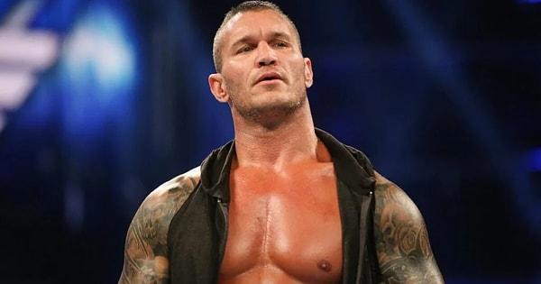 WWE güreşçisi Randy Orton'ın dövmeleri, sanatçıdan izinsiz kullanılmış.