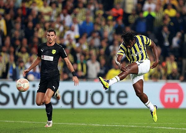 UEFA Avrupa Ligi B Grubu'nun 3. maçında AEK Larnaca ile karşılaşan Fenerbahçe ilk yarıda Batshuayi ile 26. dakikada üstünlüğü ele geçirdi.