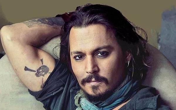 9. Johnny Depp palyaçolardan korkuyor.