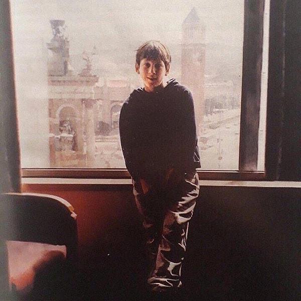 27. Lionel Messi'nin Barcelona'ya geldiği ilk gün otel odasında çekilen fotoğrafı. 2000 senesi.