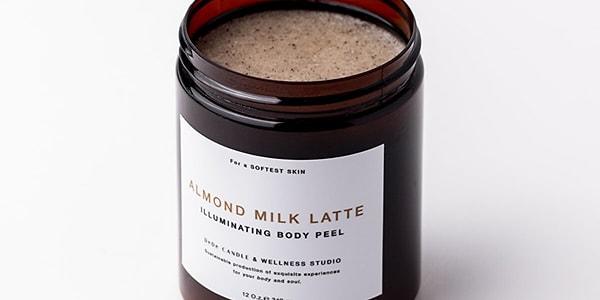 10. DeDe Candle & Wellness Studio Almond Milk Latte Aydınlatıcı Vücut Peelingi