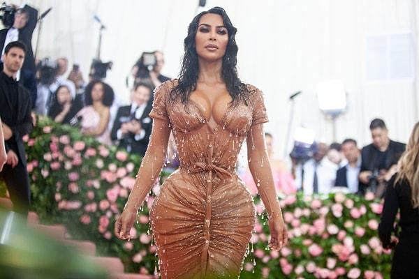 Kim ve Khloe Kardashian'ın son birkaç ayda çok fazla kilo vermesiyle birlikte, kilo vermek için kullandıkları olası yöntemler hakkında çok fazla iddia ortaya atıldı.