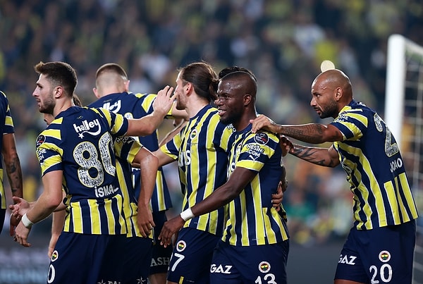 9 golün atıldığı maçta kazanan 5-4'lük skorla Fenerbahçe oldu.