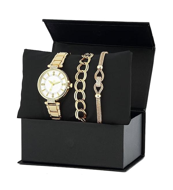21. Altın kaplama saat ve bileklikler, uygun fiyatlı ama şık görünümlü takı arayanların tercihi.