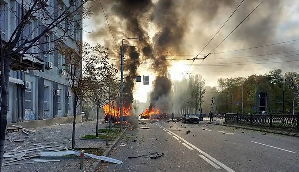 Patlamanın meydana geldiği noktalar Zelenskiy'nin ofisine yakın.