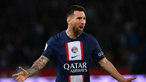 Listenin ikinci sırasında yıllık 120 milyon dolarlık kazancıyla bir diğer Paris Saint Germain'li yıldız Lionel Messi kendisine yer buldu.