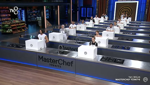 MasterChef'te dün akşam (10 Ekim Pazartesi) kaptanlık oyunu için nefesler tutulmuştu. Yepyeni bir haftanın başlamasıyla mavi ve kırmızı takımlar yeniden kuruldu.