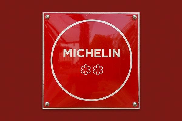 "Tekrar ziyaret etmeye değer mükemmel bir mutfak" olarak adlandırılan iki Michelin yıldızına ise tek restoran layık görüldü.