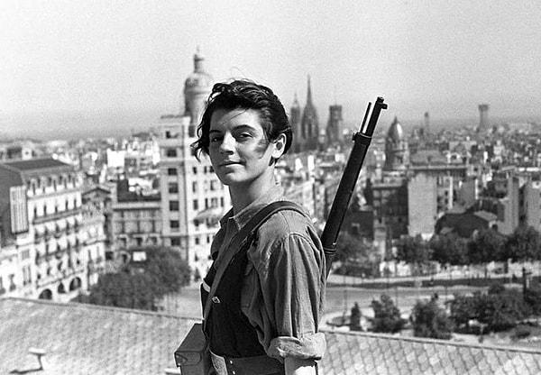 2. 17 yaşındaki Marina Ginestà'nın İspanya İç Savaşı sırasında çekilen fotoğrafı - 21 Temmuz 1937: