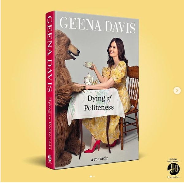 В своих новых мемуарах "Умирая от вежливости" Джина вспоминает свою первую встречу с Биллом в гостиничном номере, где он "настоял", чтобы она воспользовалась массажным устройством под названием Thumper.