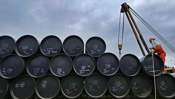Talep endişeleri petrol fiyatlarını baskı altında tutuyor.