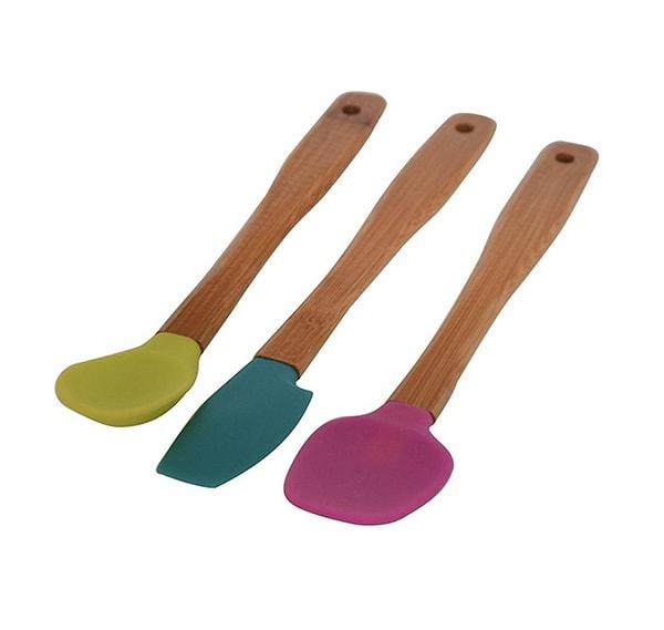 2. Karıştırma kabında tek damla harç bırakmayan, pişirirken alt üst yapmada yardımınıza koşan o spatulalar işte burada!