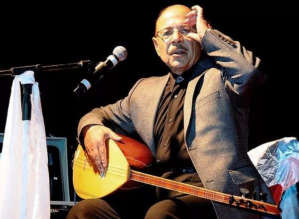 2012 yılında hayatını kaybeden Türk Halk Müziği'nin en önemli isimlerinden biri olan Neşet Ertaş'ın ölümü birçok kişiyi derinden etkilemişti.