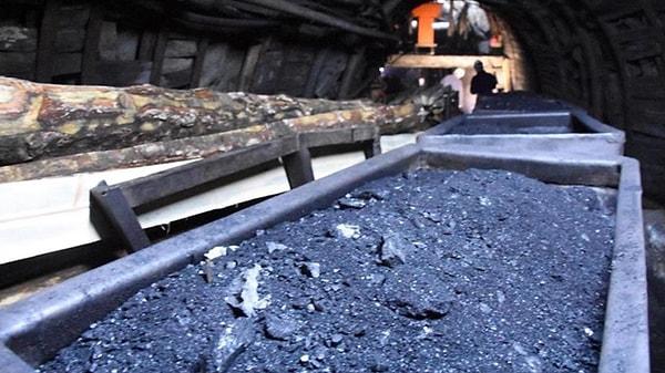 Kömür madenden yeryüzüne iki şekilde çıkarılır: Açık ocaklarla ya da yeraltından.