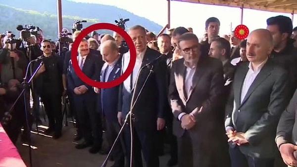 Cenaze töreninde Fahrettin Koca ile Süleyman Soylu'nun fısıldaşarak gülüştükleri anlar ise sosyal medyada tepki çekti.