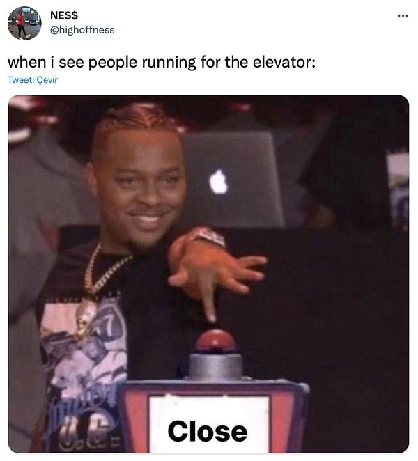 5. "İnsanları asansöre koşarken görünce ben: "