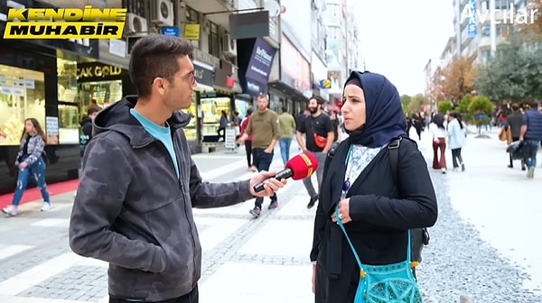 Konuşmasının devamında ise, 'Biz patatesle soğanla ülkeyi sattık seçimlerde, biz öyle şerefsiz bir milletiz ya' dedi.