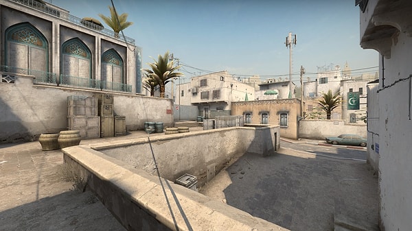 Yalnızca Counter-Strike'ın değil, tüm oyun dünyasının en ikonik haritalarından olan Dust2 yıllar içinde ufak tefek değişiklikler geçirse de hala oyuncuların nostaljiyi dibine kadar hissettiği en popüler haritalardan.