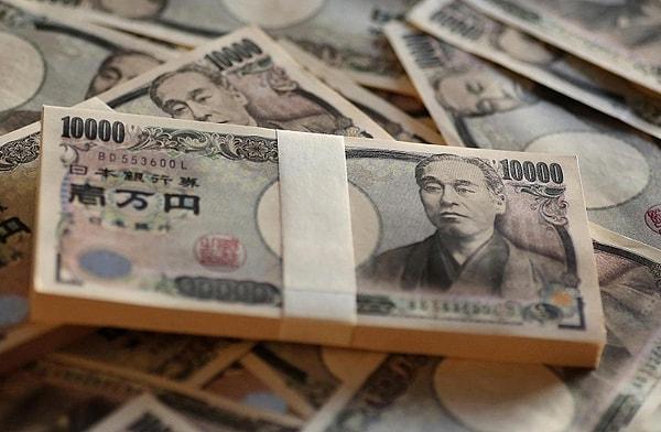 Japon yeninin ABD doları karşısında 32 yılın en düşük seviyesine gerilemesinin ardından konuşan Japonya Maliye Bakanı Shunichi Suzuki, otoritelerin spekülatörler tarafından yönlendirilen aşırı kur hareketlerine uygun yanıtı vereceklerini söyledi.