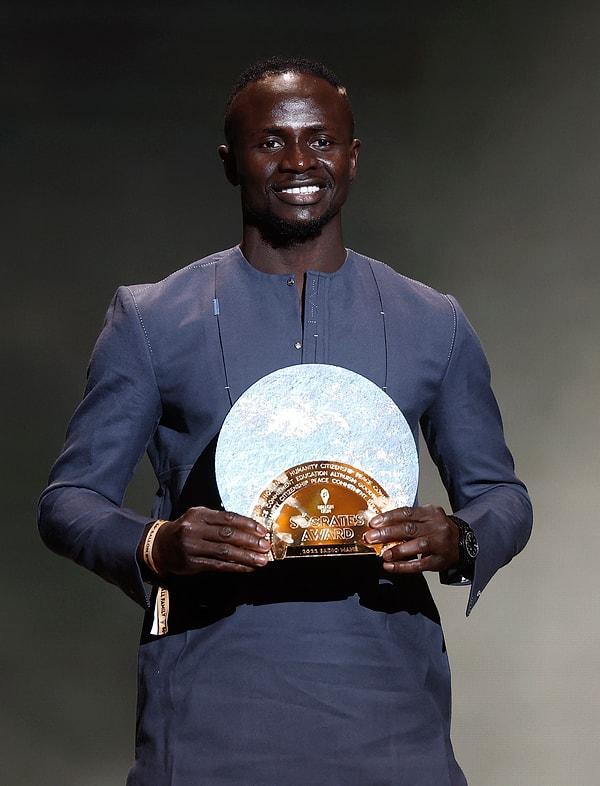 Sadio Mane, Senegal'de yaptığı yardımlardan dolayı ilk kez verilen Socrates Ödülü'nün sahibi oldu.