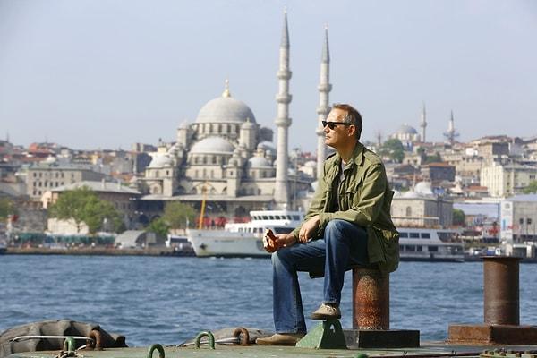 15. Biraz da yabancı ülke tiplemelerinden bahsedelim. Türkiye’de geçen yabancı filmler bildiğiniz üzere sadece Orta Doğu kenti gibi yansıtılan İstanbul'un karanlık sokaklarında koşuşturmacayla geçiyor.