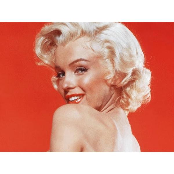 Ana de Armas, Marilyn Monroe'yu canlandırmak için birçok kişi tarafından pek de uygun görülmemesine rağmen rolü kabul etti ve çok sıkı çalıştı.