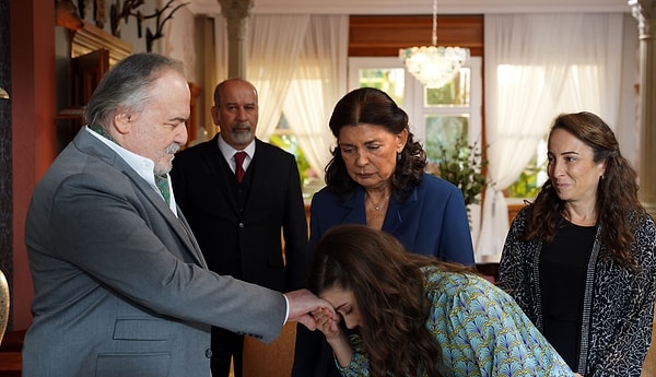 Gülgün'ün daveti ile Seyran'ın ailesi sonunda Korhanları ziyarete geliyor. Seyran'ın yaşadığı evi merak eden ailenin sonunda merakı giderilecek gibi duruyor.