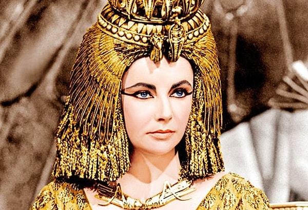 4. Kleopatra Mısırlı değildi.
