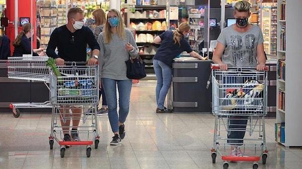 Almanya'da üretici enflasyonu rakamları açıklanacak. Ülkede üretici fiyatlarında en son aylık yüzde 7,9, yıllık yüzde 45,8 artışla rekor tazelenmişti (09.00).