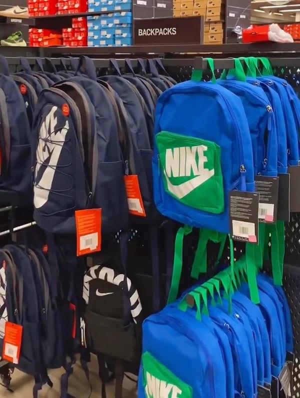 Bütün Nike çantalar 25 dolar...