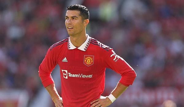 Sezon öncesi kampa katılmadı İngiliz ekibiyle. Manchester City, Liverpool, Chelsea, Tottenham, Arsenal mükemmel transferler yaparken United yine cılız kaldı yanlarında. Ronaldo zirvede kalmak istiyordu. Arabistan'dan 248 milyon Euro teklif etmişlerdi, istemedi Ronaldo.