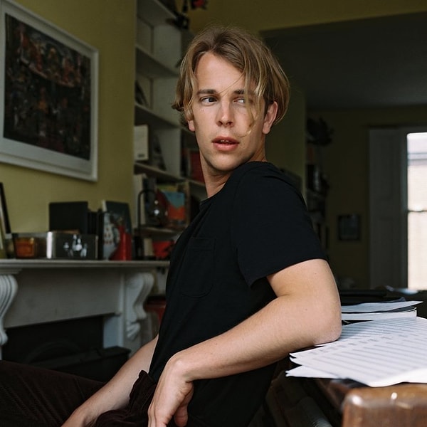 Ancak bugün son derece enteresan bir olay yaşandı. Şarkının sahibi Tom Odell, Instagram hesabından üzerinde ‘Another Love’ yazılı bir çöp konteynerini paylaştı.