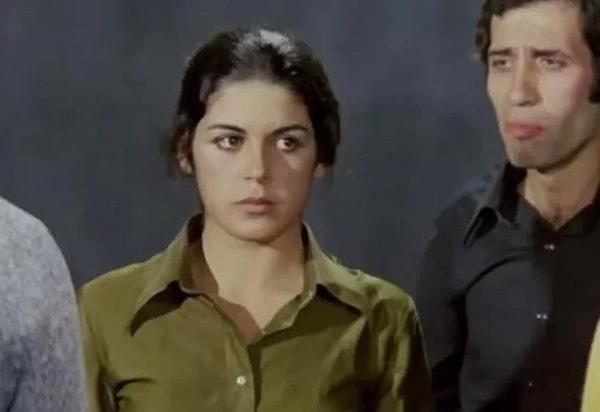Oyuncu, 1975 yılında "Hababam Sınıfı Sınıfta Kaldı" filmindeki Semra Öğretmen rolüyle hafızalara kazındı.