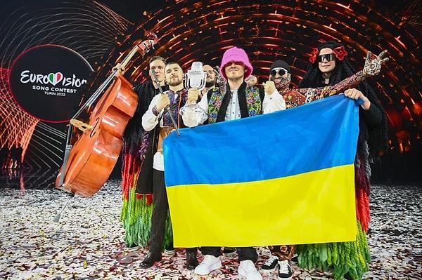 Ukrayna'yı temsil eden Kalush Orchestra adlı grup seslendirdiği 'Stefania' şarkısıyla yarışmanın birinci olmuştu.