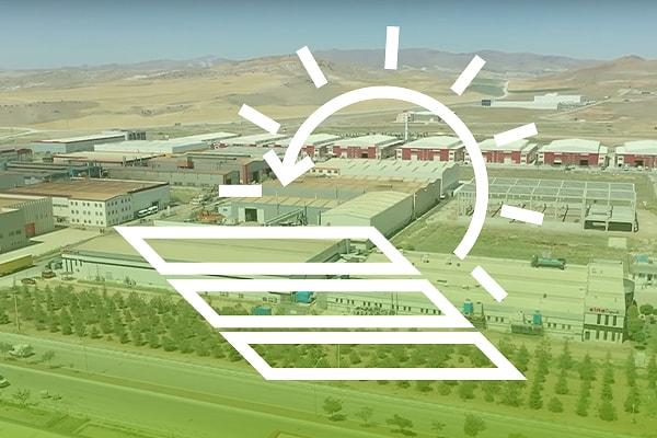 Elite Naturel yalnızca tarım sektöründe fark yaratmadı. Aynı zamanda 3.300 m2 fabrikanın çatısına inşa edilen güneş enerji santrali ile enerjisini %40-50 oranında kendisi üretiyor.