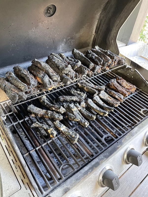 2. "Hafta sonu yeni taşındığımız eve arkadaşlarımızı çağırdık. Onlarla muhabbet edeyim derken barbekü alev aldı."