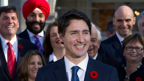 14. Bazı kesimlerin ‘Henüz hazır değil’ nidalarına rağmen Trudeau, sol partilerin daha merkez ekonomik politikaları sunmasına karşı solcu fikirleri ile dikkat çekti.