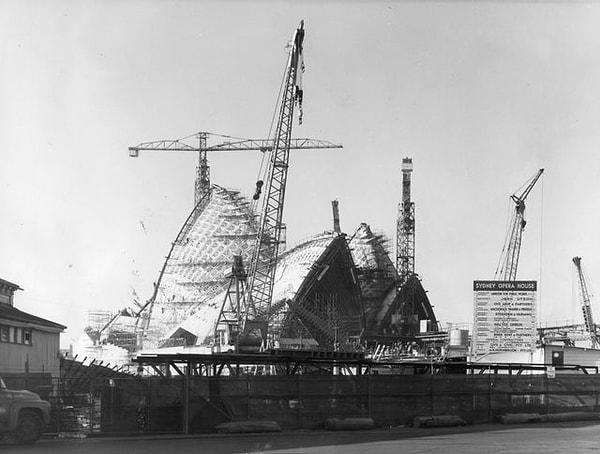 4. Avustralya'da Sidney limanındaki opera binasının inşaatı - 1963: