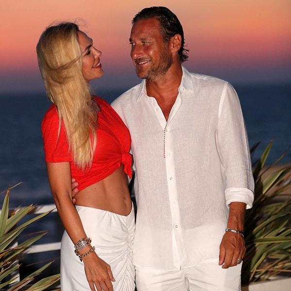 Ilary Blasi tarafından aldatıldığını açıklayan Francesco Totti, 20 yıllık eşinin mesajlaşmalarını yakaladığını duyurmuştu.