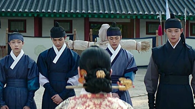 Under the Queen’s Umbrella (Season 1)