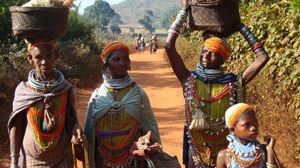 Bonda kabilesinde kadınların evlenme yaşı ise 25-30 yaşları arasında değişiyor.