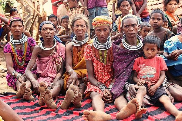 Bu kültür nedeniyle Bonda kabilesinde nüfus çoğunlukla kadınlardan oluşuyor.