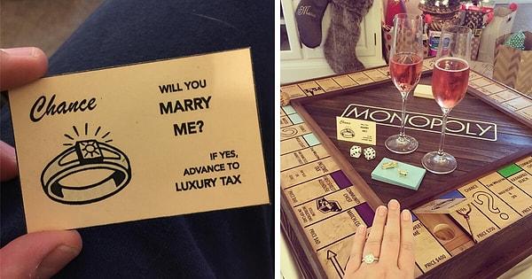 Monopoly oynamayı sevenler bu teklife bayılacak! Oyun oynarken sevgilisinin benimle evlenir misin yazan kartı çekmesine izin veren bu kişi sevgilisine unutamayacağı bir teklif yapmış...