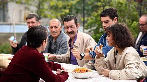 Yalanlarını bir kenara bırakarak yüzleşen ikilinin sonu merak konusudur. Bu esnada Ege ve Çağrı, korkuları sebebiyle sakladıkları gerçekler tarafından köşeye sıkıştırılmıştır.